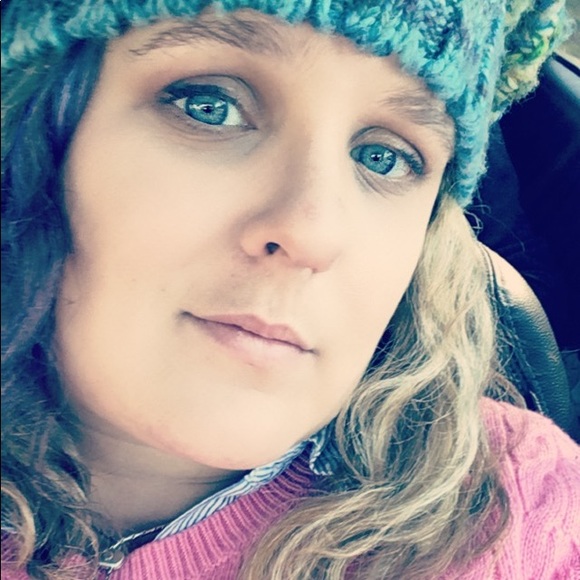 Meet your Posher, Kelly - Picture 2 of 2